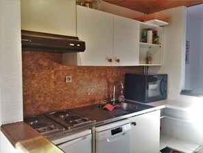 Réfrigérateur, micro-ondes, four, lave-vaisselle