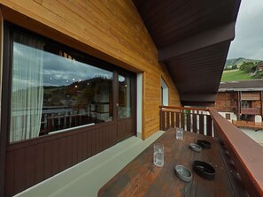 Outdoor dining - Cozy apartment 7 sleeps, ski-in/ski-out, fireplace, parking (Le Grand-Bornand)