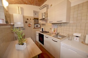 Apartment, 1 Schlafzimmer | Eigene Küche | Kühlschrank, Mikrowelle, Ofen, Herdplatte