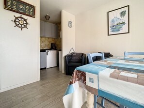 Dining - Charming 1-BR Apt near Beach with Balcony, Parking, Pet-Friendly (Cucq-Stella Plage)