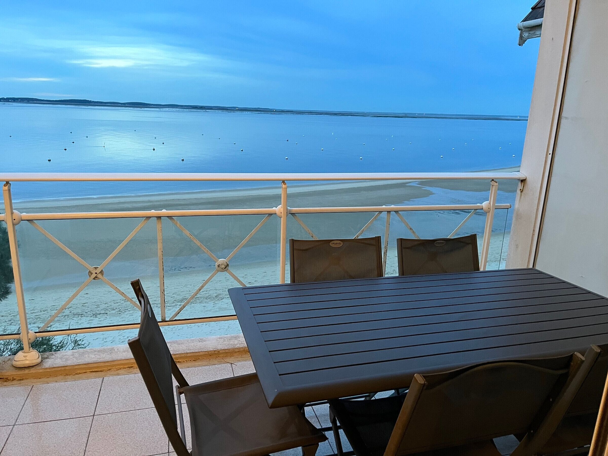 تناول الطعام بالخارج