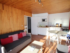 TV - Bright apartment for 5 in Chamrousse, close to slopes (Chamrousse)
