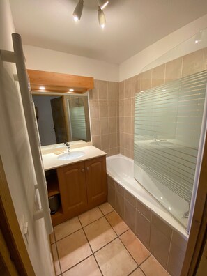 Bathtub