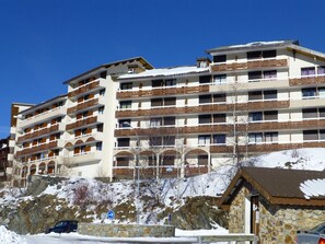 Exterior - Cozy 1-Bedroom Apartment for 5 with South-Facing Balcony in L'Alpe d'Huez (Huez)