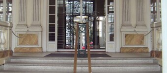 Charming 2BR Apartment in Cauterets - Central Location, Free Parking, Sleeps 6