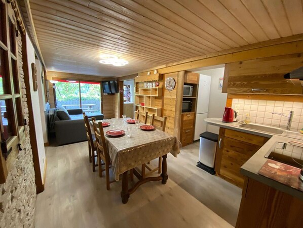 Interior - Cozy apartment for 6 with large terrace and parking, close to activities (Le Grand-Bornand)
