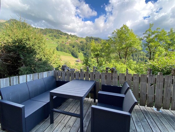 Outdoor dining - Cozy apartment for 6 with large terrace and parking, close to activities (Le Grand-Bornand)