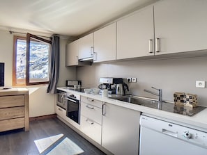 Frigorifero, microonde, forno, lavastoviglie