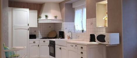 Frigorifero, microonde, forno, lavastoviglie