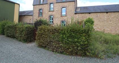 Maison mitoyenne au cĆur du Cotentin avec jardin, animaux acceptĂ©s