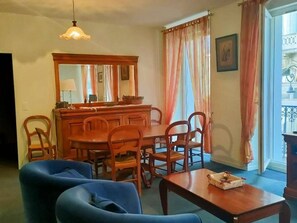 Dining - Spacious apartment for 8, Cauterets city center, balcony (Cauterets)