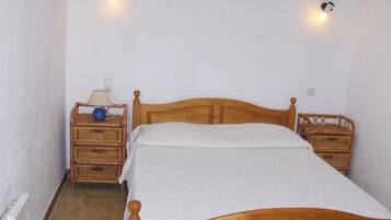 2 chambres, fer et planche à repasser, draps fournis