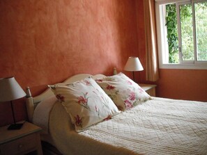 2 sovrum, strykjärn/strykbräda och internet