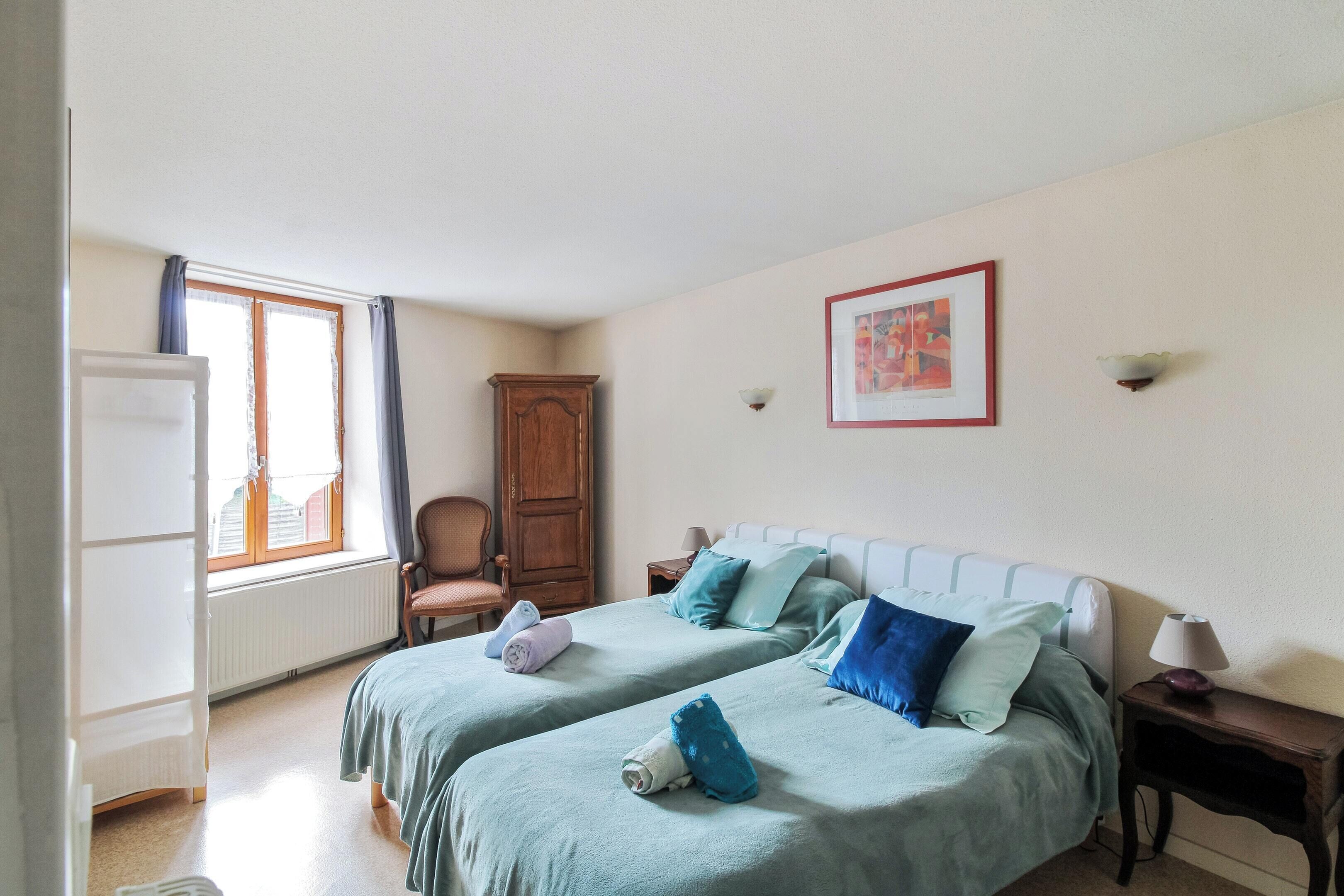 2 bedrooms, iron/ironing board, travel cot, free WiFi