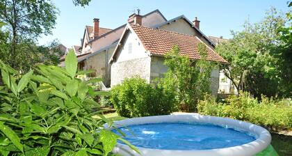 Homerez - Maison confortable Ă Ornans - Jardin