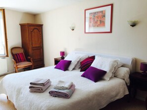 2 habitaciones, tabla de planchar con plancha y wifi 