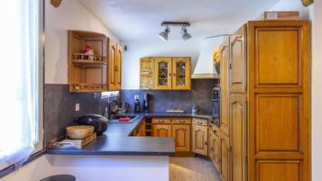 Micro-ondes, four, plaque de cuisson, lave-vaisselle