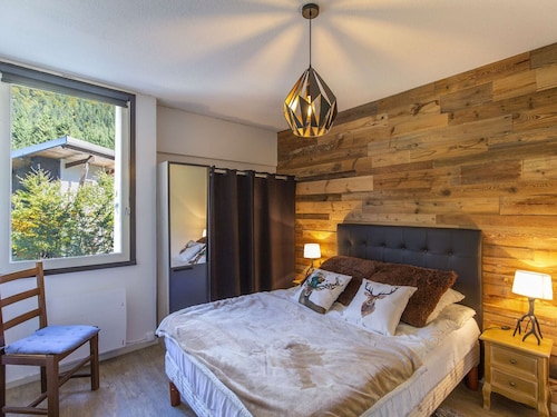 Spacious 3-Bedroom Apartment for 8 – Near Ski Slopes in Gourette, Fully Equipped