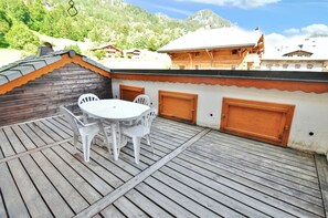 Outdoor dining - Homerez - Apt La Chapelle mtn view. (La Chapelle-d'Abondance)