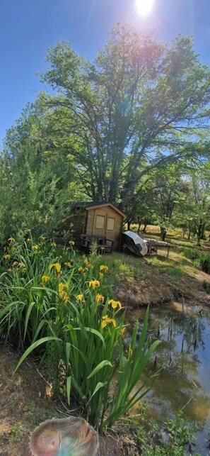 Property grounds - Camfier self-catering cottage (TOURVES)