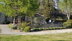 A traditional stone house with a tiled roof, surrounded by a gravel driveway and lush greenery. - Camfier self-catering cottage (TOURVES)