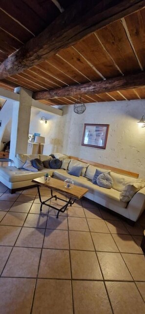 Téléviseur, foyer, lecteur de DVD