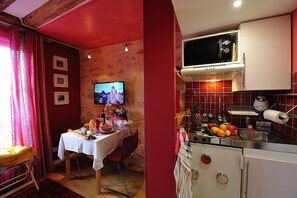 Dining - E4GD Pink Fashion (París)