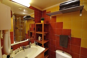 Shower, hair dryer, towels - E4GD Pink Fashion (París)