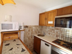 Réfrigérateur, micro-ondes, four, lave-vaisselle