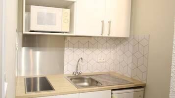 Fridge, microwave, coffee/tea maker, toaster