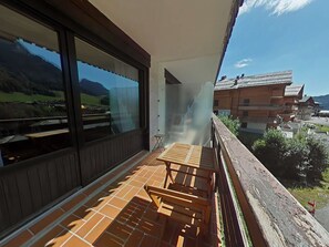 Outdoor dining - Charming Studio at the Foot of the Slopes with Mountain View, Balcony & Parking (Le Grand-Bornand)