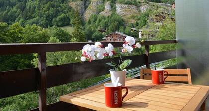 Charming Studio at the Foot of the Slopes with Mountain View, Balcony & Parking