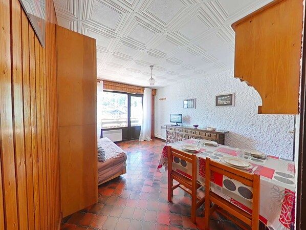 Dining - Charming Studio at the Foot of the Slopes with Mountain View, Balcony & Parking (Le Grand-Bornand)