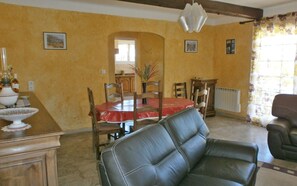 TV, fireplace - Valerie Talo Mazaugues (MAZAUGUES)