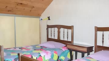 3 bedrooms, iron/ironing board, cribs/infant beds, internet