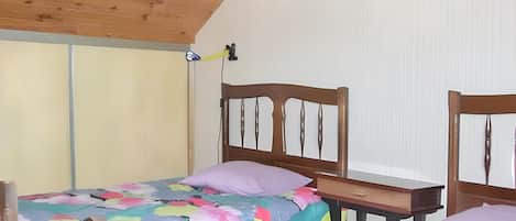 3 chambres, fer et planche à repasser, lits bébé, accÚs Internet