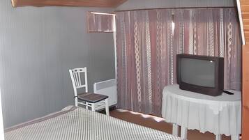 3 soverom, strykejern/-brett, barnesenger og internettilgang