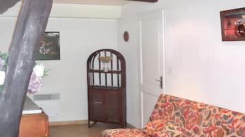 TV, fireplace, DVD player, stereo