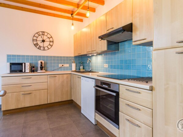 Réfrigérateur, micro-ondes, lave-vaisselle