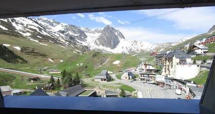 Cozy Studio for 5 in La Mongie - West-Facing Balcony, Ski-In/Ski-Out, Near Shops