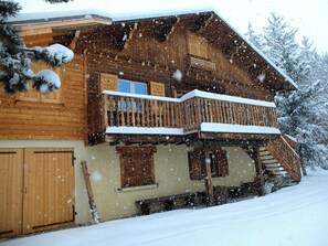 Exterior - Homerez - Chalet in Saint-Chaffrey, mountain view (Saint-Chaffrey)