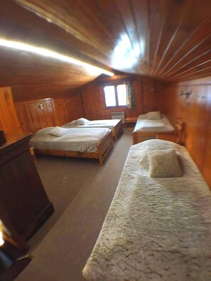 4 soverom, strykejern/-brett, reiseseng for barn og wi-fi (inkludert)