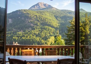 Balcony - Homerez - Chalet in Saint-Chaffrey, mountain view (Saint-Chaffrey)
