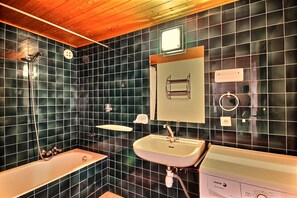 Bathtub