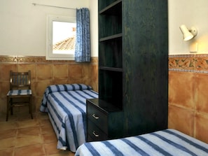2 chambres, fer et planche à repasser, Internet gratuit