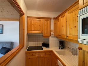 Køleskab, ovn, kogeplade, opvaskemaskine