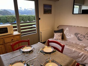 Dining - Studio in Chinaillon with Parking and Balcony, Sleeps 4 (Le Grand-Bornand)