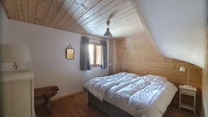 5 habitaciones, tabla de planchar con plancha y wifi gratis