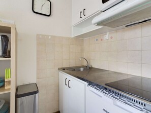 Micro-ondes, plaque de cuisson, grille-pain