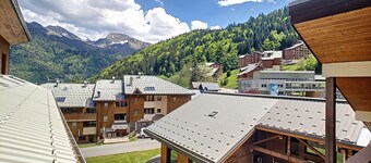 Relais D13 – Sleeps 9 – Spacious duplex in Saint Jean D'Aulps – Near Morzine